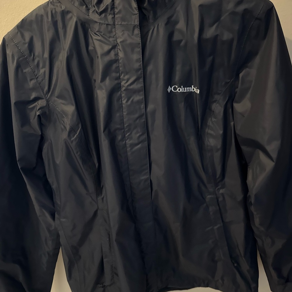 Columbia women’s black Raincoat